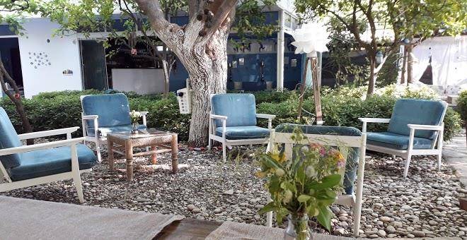 Blue & White Hotel Image