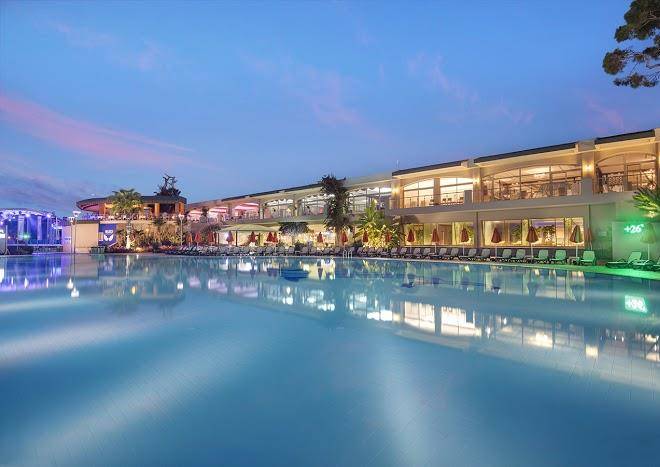 Maritim pine beach resort & club