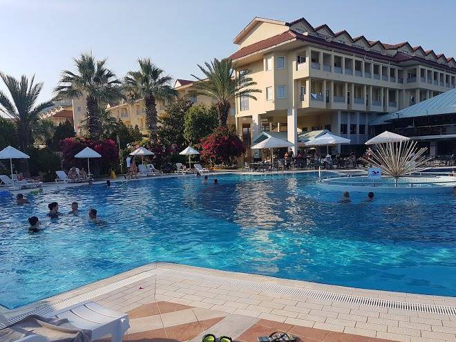 Queens park le jardin resort
