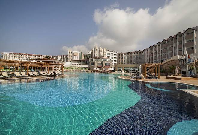 Arcanus side resort
