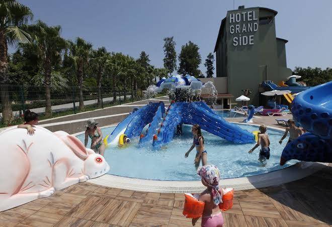 Hotel grand side