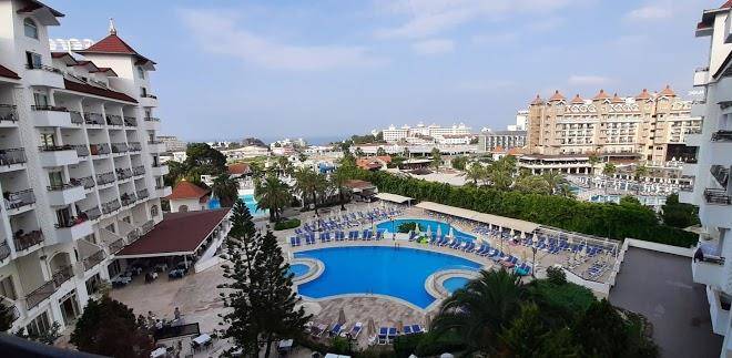 Hotel side serenis