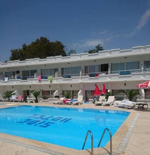 Side beach club hotel