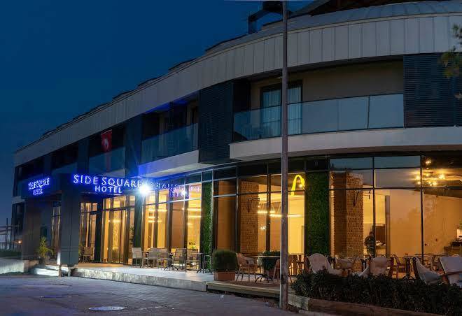 Side square hotel