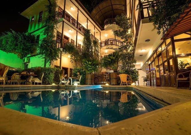 Hotel karyatit kaleici