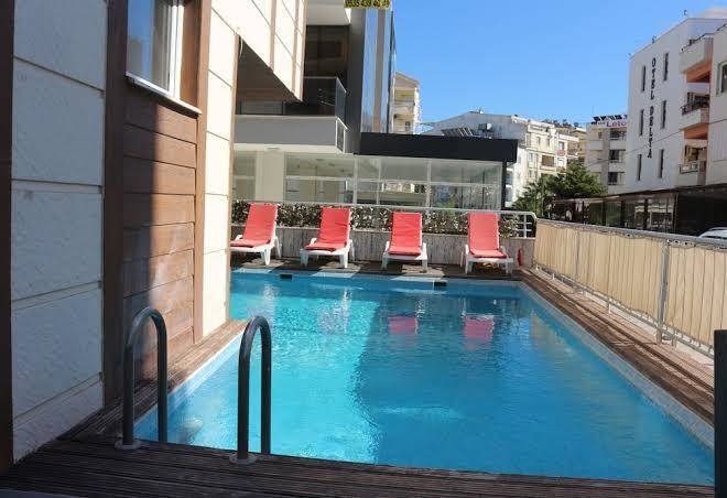 Corner boutique hotel