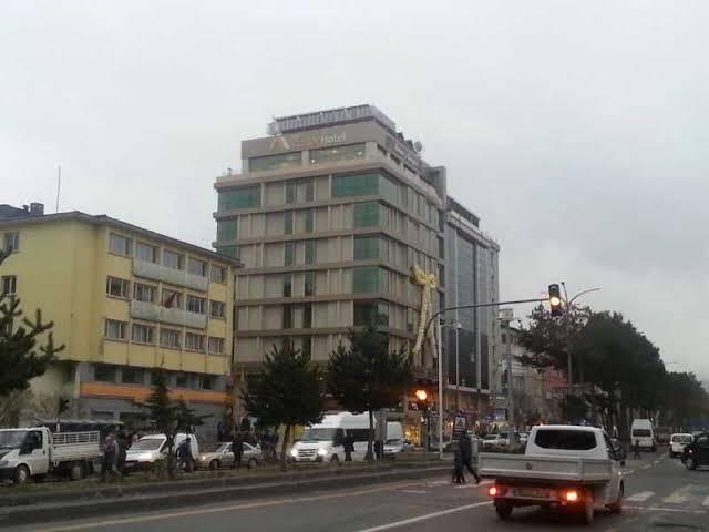 The crater hotel