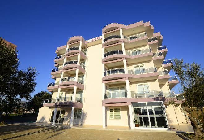 Dort mevsim suit otel