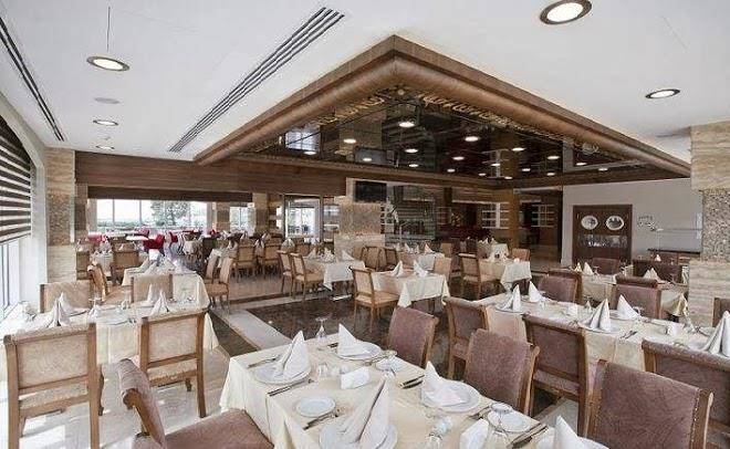 Fourway restaurant
