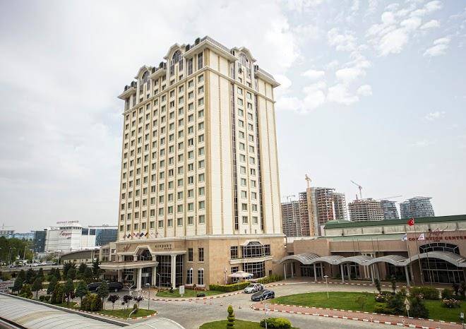Wow airport hotel