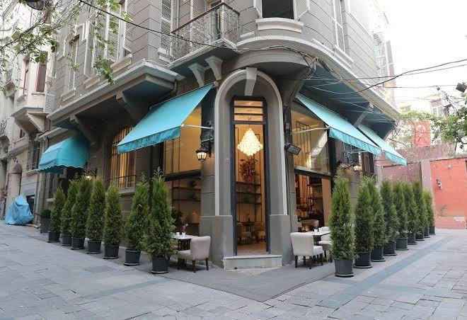 Fuga hotel constantinidis
