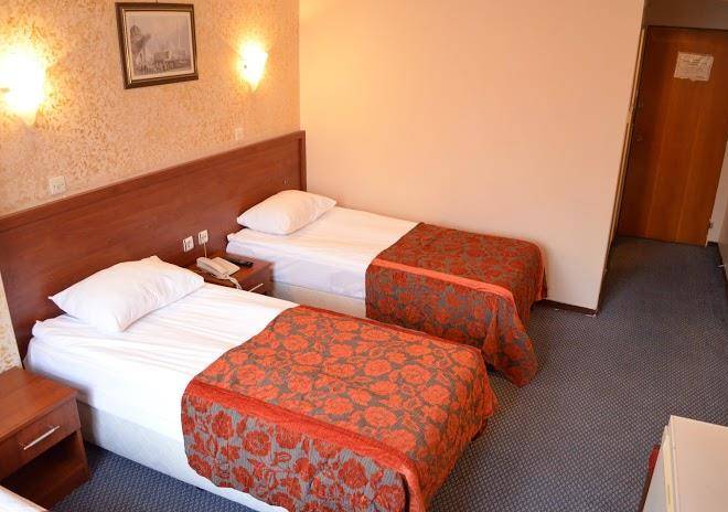 Konuklar hotel