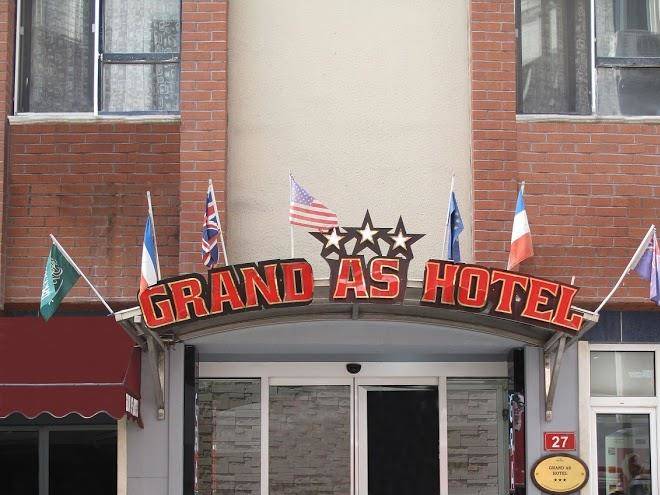 Grand as hotel