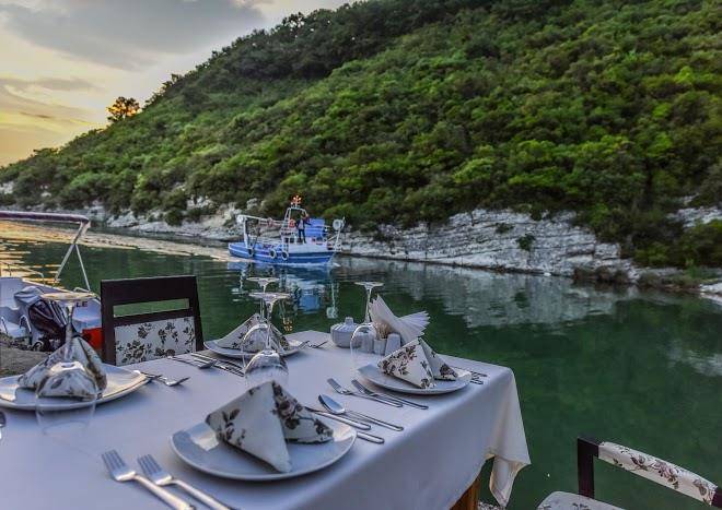Hill river hotel