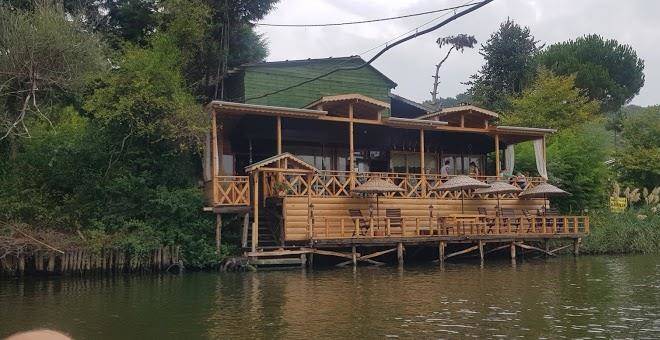 Sweet home river hotel