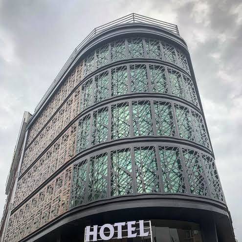 Royal airport hotel