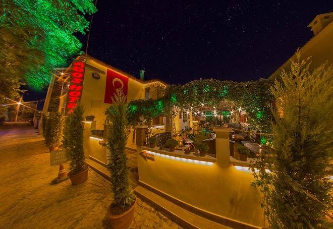 Ados hotel