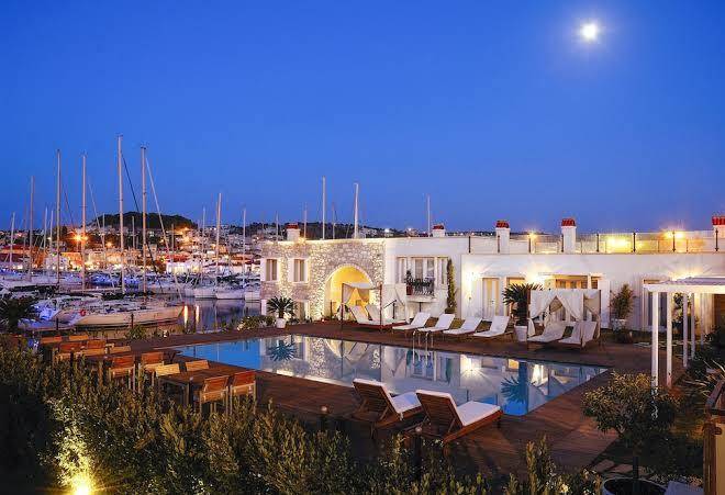 Cesme marina konukevi