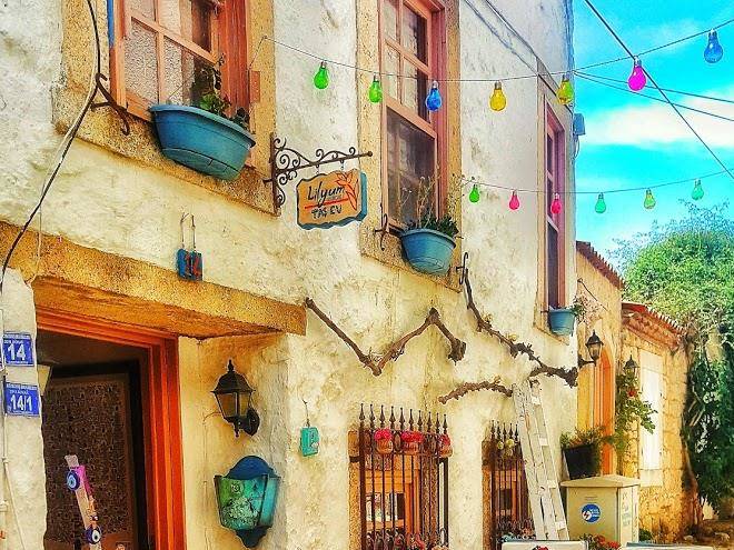 Lilyum otel alacatitas ev