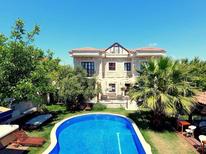 World city alacati hotel