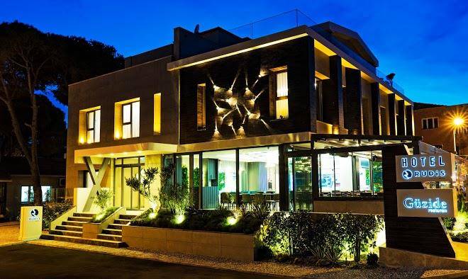 Rudis deluxe hotel