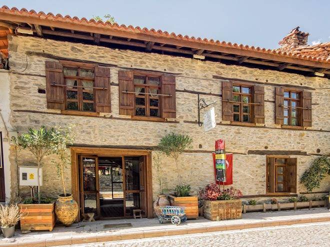 Yeni gelin evi birgi