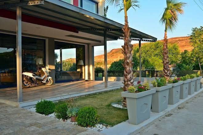 Ferush hotel