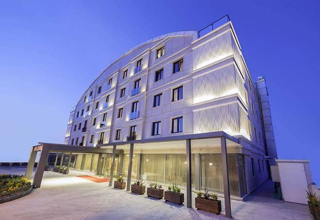 Lamec hotel business