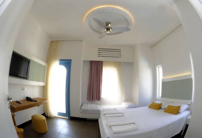 La Brezza Suite Hotel Image