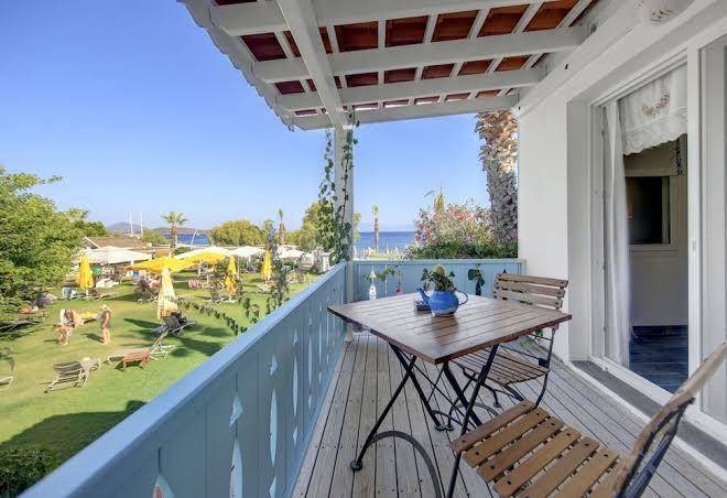 Kefi beach & suites