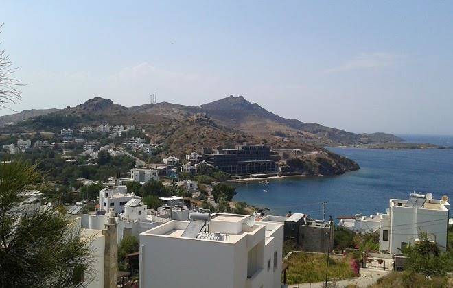 Moon hotel & beach & lounge