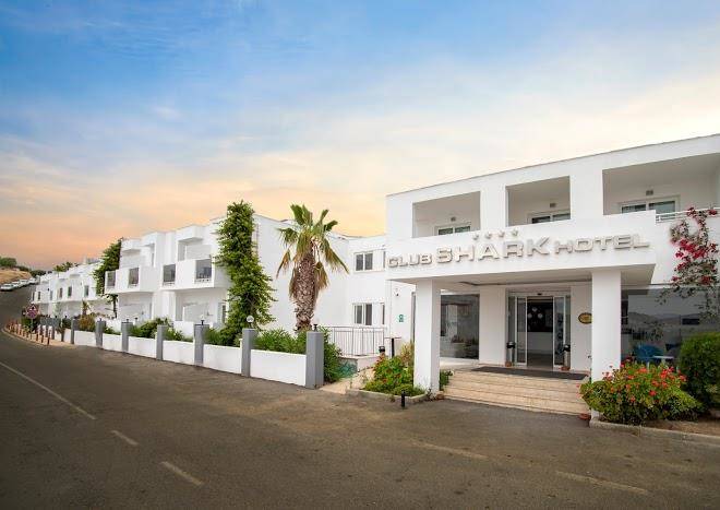 Club shark hotel