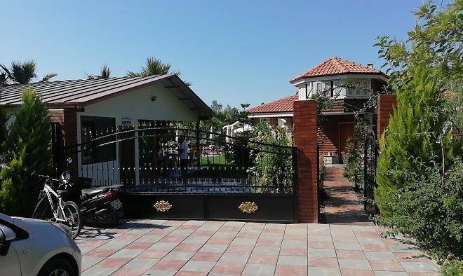 Garden life hotel