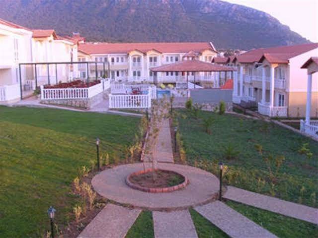 Moneba suite hotel