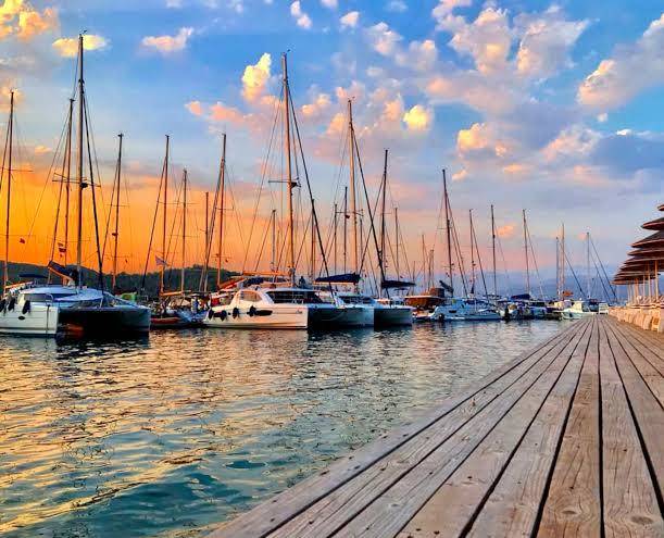 Yacht classic hotel