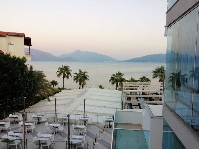 Emre beach restaurant