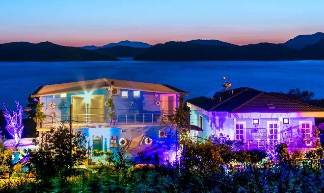 Derin mavi suit butik otel