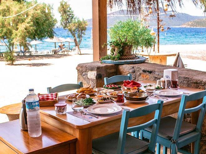 Ma'kara bungalow beach restaurant