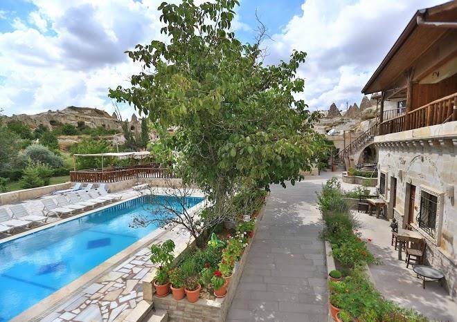 Holidayflintstones cave hotel