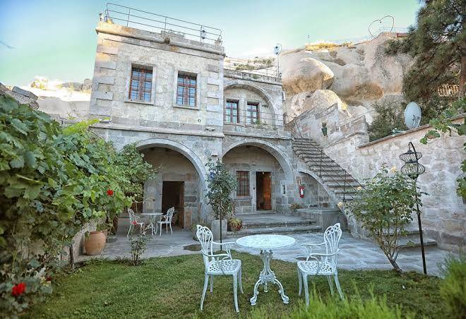 Traveller's cave hotel