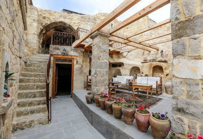 Abu hayat cave suites
