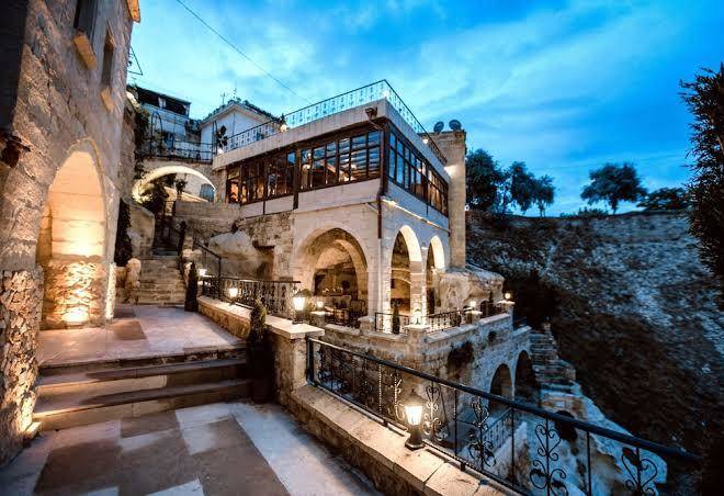 Splendid Cave Hotel Image