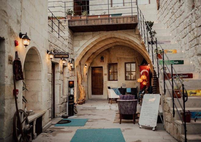 Tafana cave & stone lodge