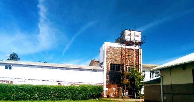 Crested crane hotel