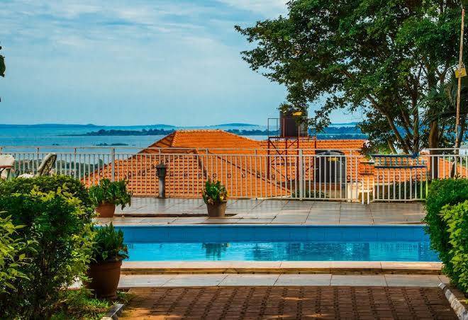 Islet hotel