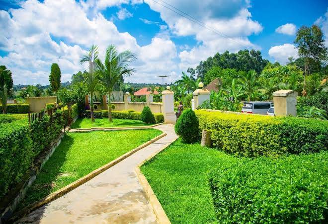 Kakiri gardens & hotel