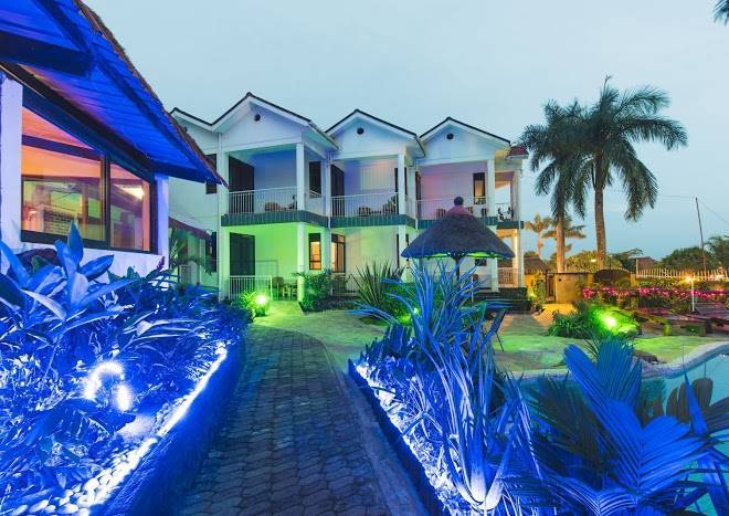 2 friends beach hotel