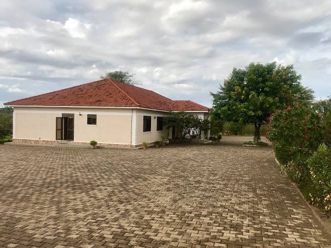 Karuma traveller's hotel
