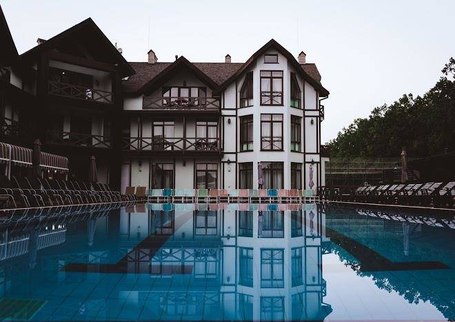 Hotelno restorannyy kompleks heorh park