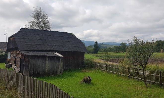 Pryvatna sadyba darvayiv kut